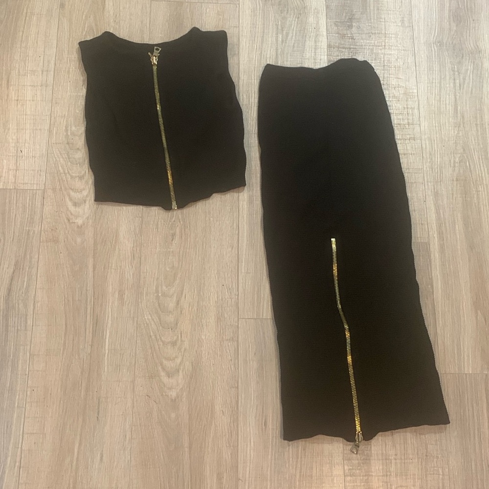 Alice + Olivia gorgeous little back dress in a sweater material!